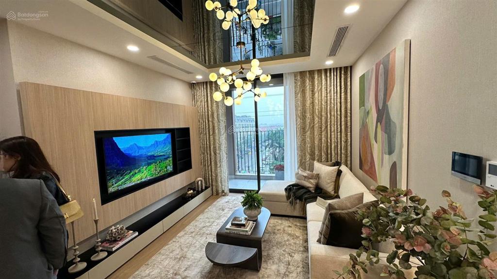 Bán căn 2 phòng ngủ 60/54m2, tầng đẹp, full nội thất xịn đẹp. giá bán rẻ.  0984 797 ***