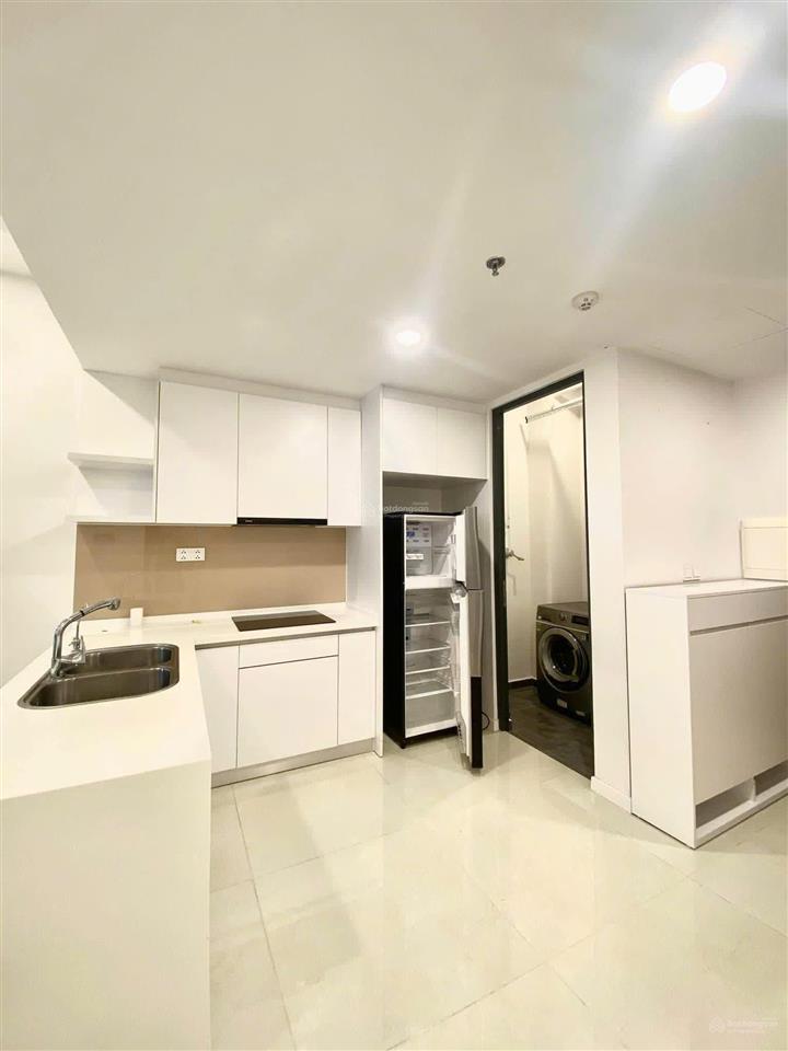 Chính chủ bán căn 3pn 81m2/89m2 tầng đẹp, full nội thất. giá nhỉnh 5 tỷ,  0984 797 ***