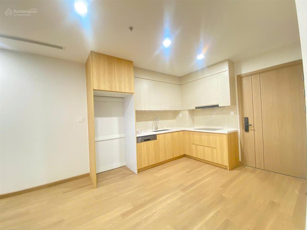 Chính chủ cho thuê căn 2 phòng ngủ 72m² the charm, full nội thất cđt. giá 10 triệu.  0984 797 ***