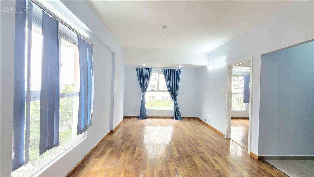 Cần bán căn góc diện tích lớn ehome 3, bao đẹp. 2pn, 2wc, block mới. giá 2,7 tỷ,.