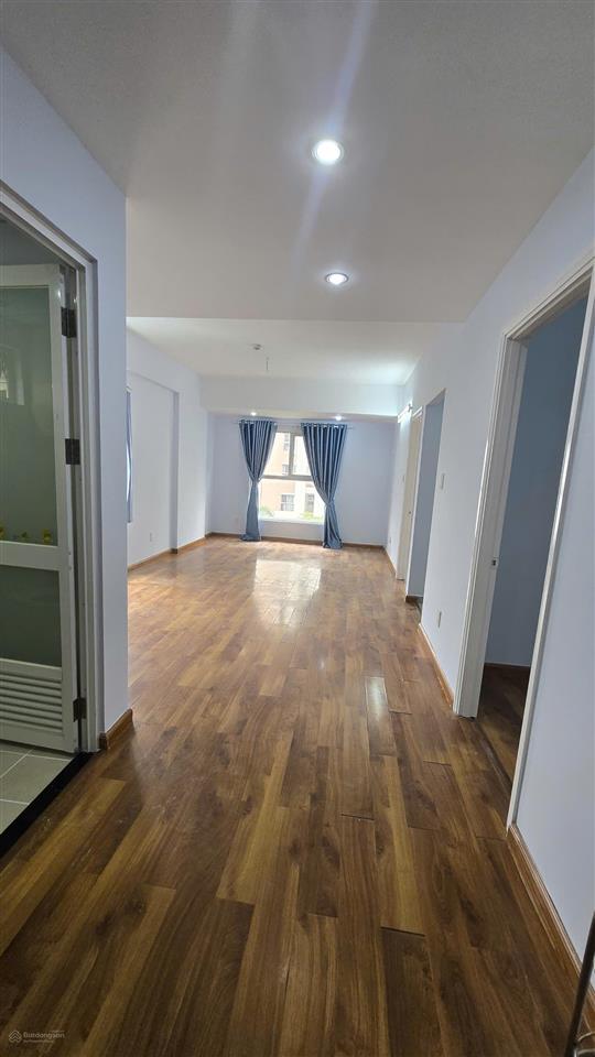 Cần bán căn góc diện tích lớn ehome 3, bao đẹp. 2pn, 2wc, block mới. giá 2,7 tỷ,.
