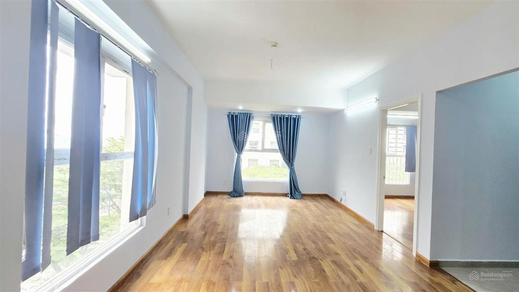 Cần bán căn góc diện tích lớn ehome 3, bao đẹp. 2pn, 2wc, block mới. giá 2,7 tỷ,.