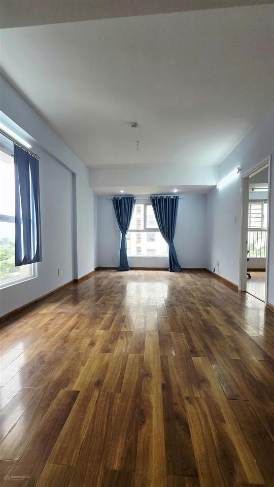 Cần bán căn góc diện tích lớn ehome 3, bao đẹp. 2pn, 2wc, block mới. giá 2,7 tỷ,.