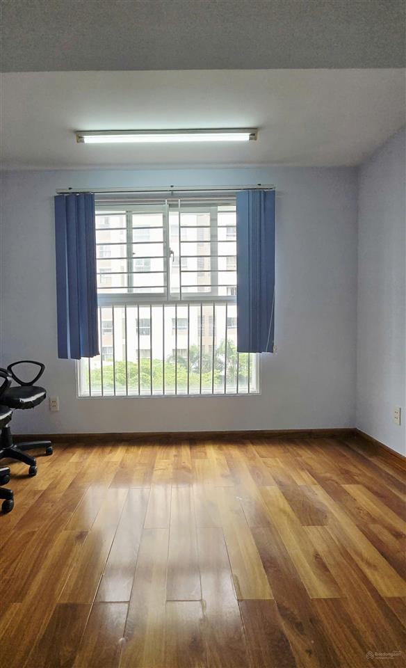 Cần bán căn góc diện tích lớn ehome 3, bao đẹp. 2pn, 2wc, block mới. giá 2,7 tỷ,.