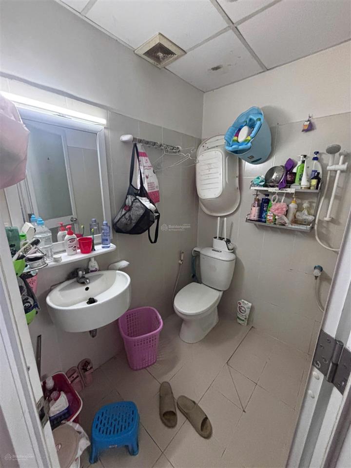 Cần bán căn block mới ehome 3, sổ sẵn 64m2. 2pn, 2wc, giá 2,6tỷ