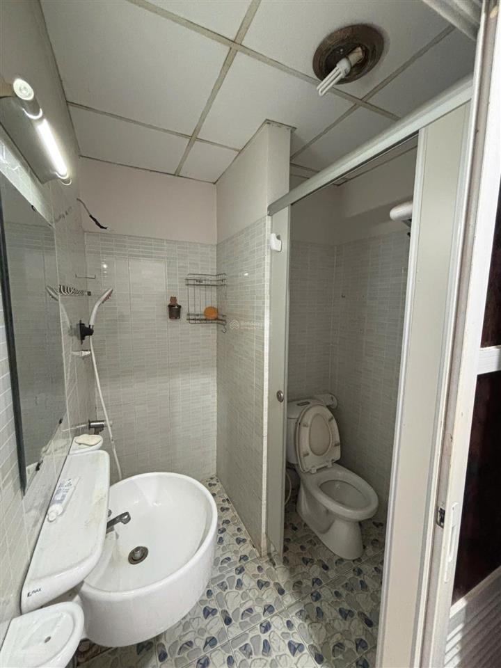 Cho thuê căn hộ 1pn, 1wc 50m2 có nội thất cơ bản, 6 triệu/tháng