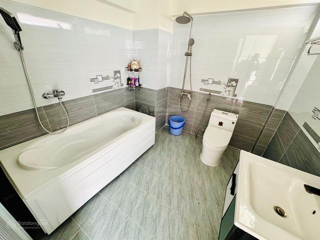 Nhà 4 tầng  96m2  hoàn công đủ  mặt tiền kdc phú lợi p. bình đông ( p7 q8 cũ )