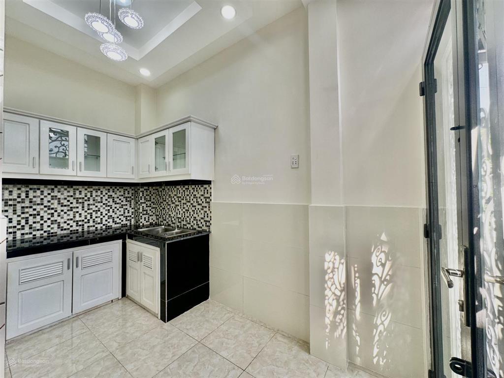 Nhà góc 3 tầng mới đẹp đường dương bá trạc p2, q8.