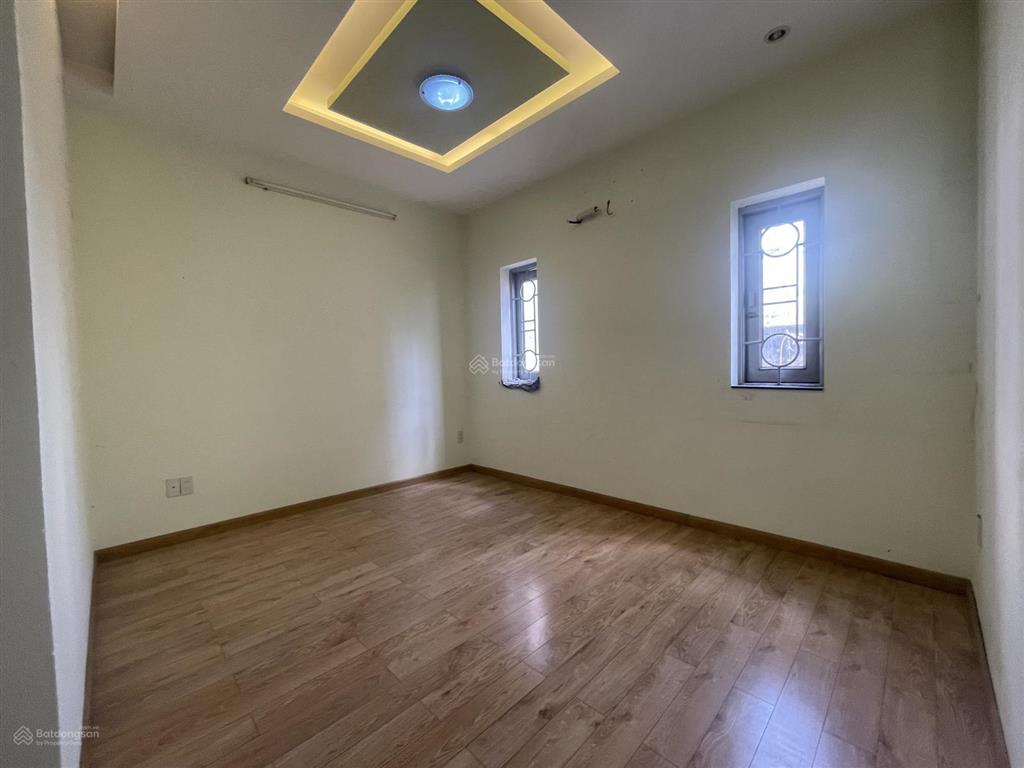 Nhà nguyên căn mặt tiền khu cao lỗ p4 q8.