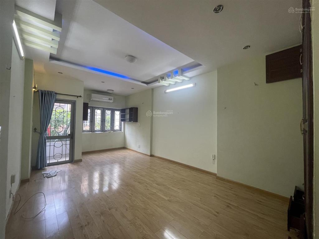 Nhà nguyên căn mặt tiền khu cao lỗ p4 q8.