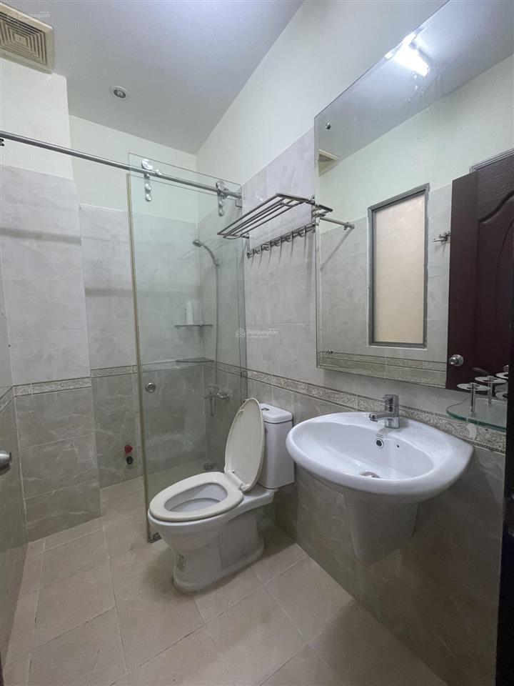 Nhà nguyên căn mặt tiền khu cao lỗ p4 q8.