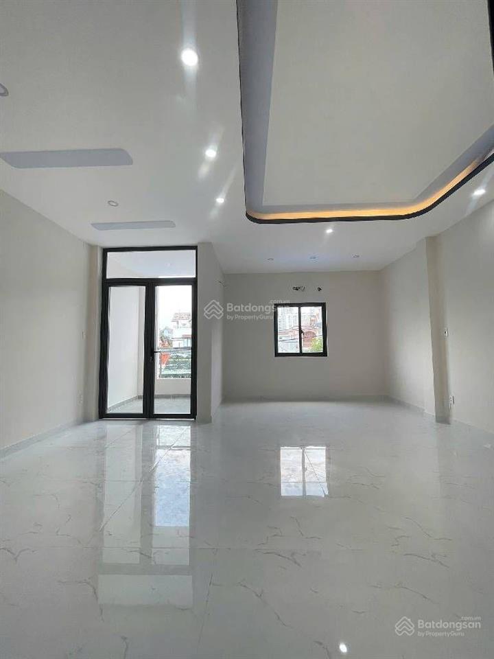 Nhà 3 tầng mới đẹp  lô 6x20  mặt tiền kdc bình hưng ngay kế bên phố pegasuite tạ quang bửu