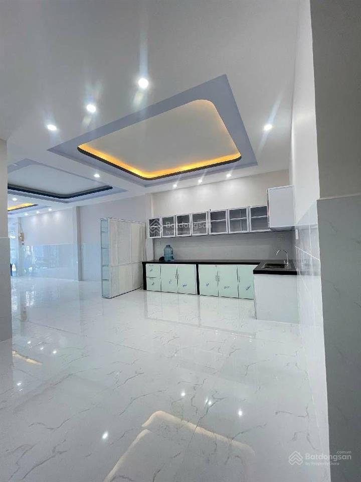 Nhà 3 tầng mới đẹp  lô 6x20  mặt tiền kdc bình hưng ngay kế bên phố pegasuite tạ quang bửu