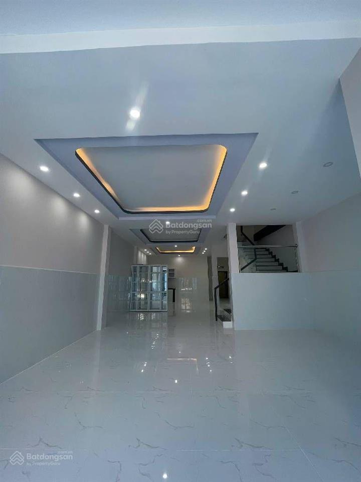 Nhà 3 tầng mới đẹp  lô 6x20  mặt tiền kdc bình hưng ngay kế bên phố pegasuite tạ quang bửu