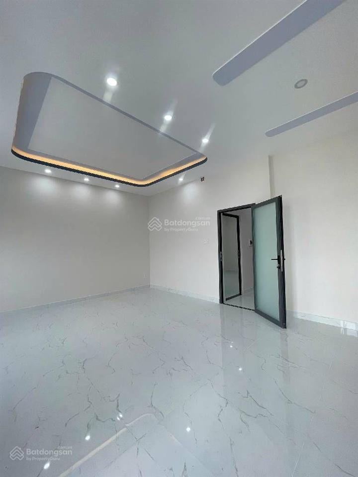 Nhà 3 tầng mới đẹp  lô 6x20  mặt tiền kdc bình hưng ngay kế bên phố pegasuite tạ quang bửu