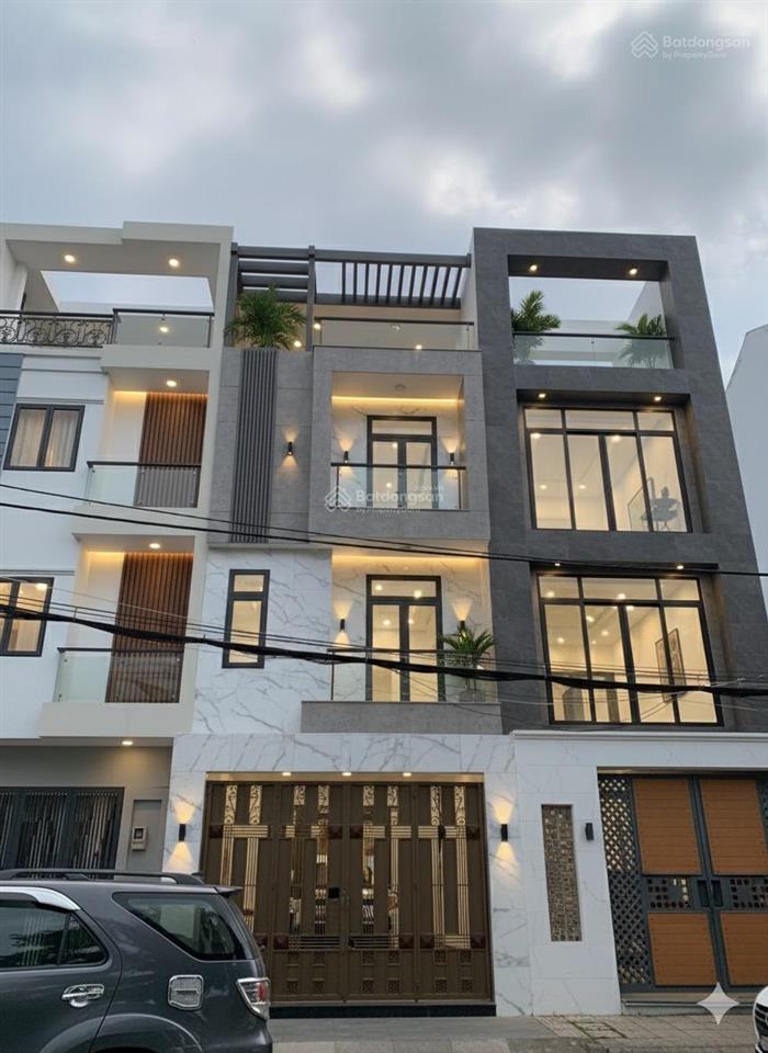 Nhà ngang 5m, 4 tầng mặt tiền đường 10m ngay trung tâm quận 8