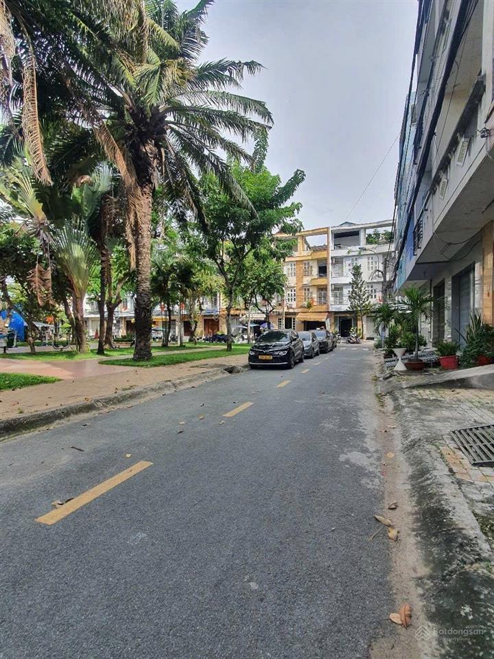 Nhà đẹp như mới, vị trí đẹp, mặt tiền đường khu dân cư tạ quang bửu
