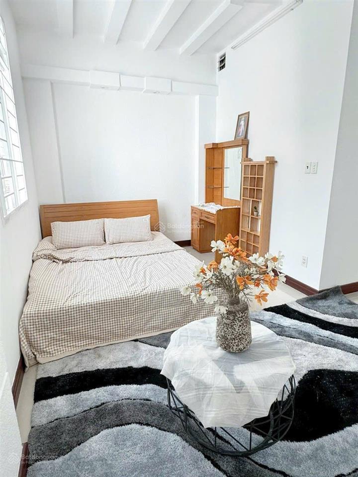 Nhà 3 tầng đẹp như mới mặt tiền đường khu dân cư phong phú 5