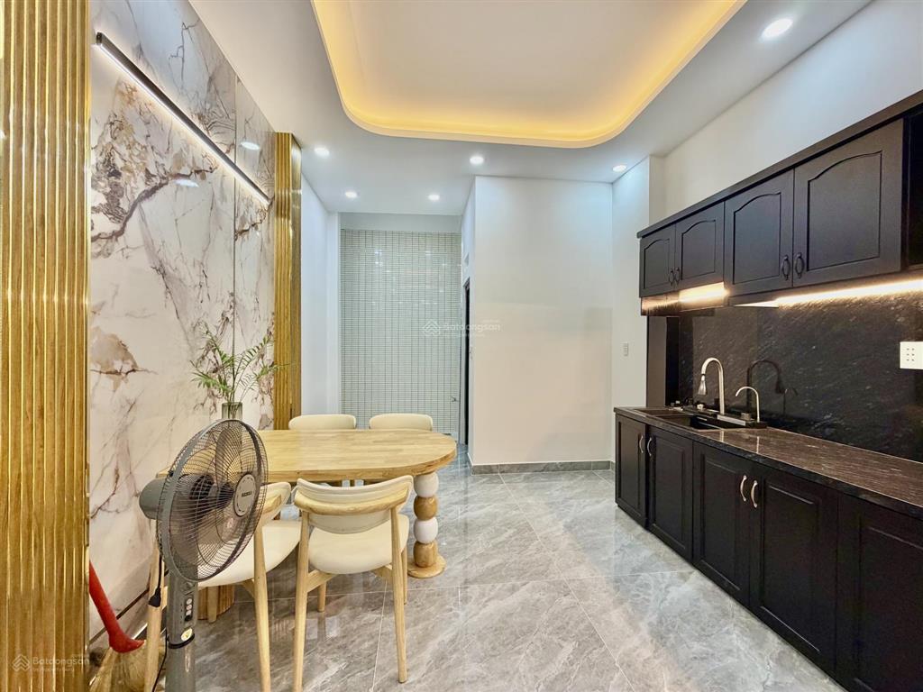Bán nhà nhà mới đẹp gần chợ  trung tâm thương mại parc mall đường phạm thế hiển, p4q8 cũ