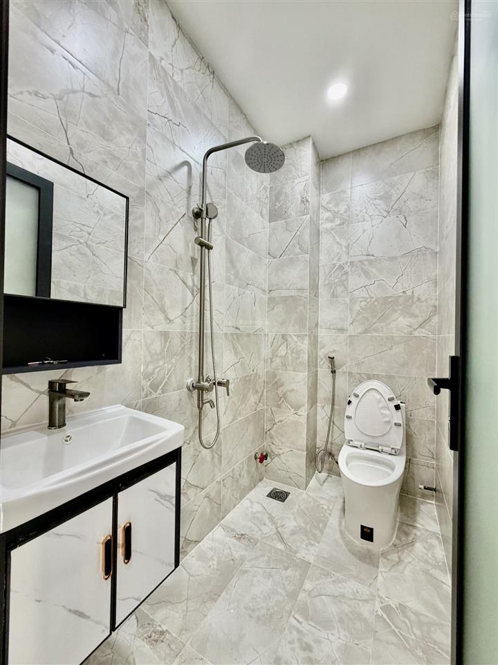 Bán nhà nhà mới đẹp gần chợ  trung tâm thương mại parc mall đường phạm thế hiển, p4q8 cũ