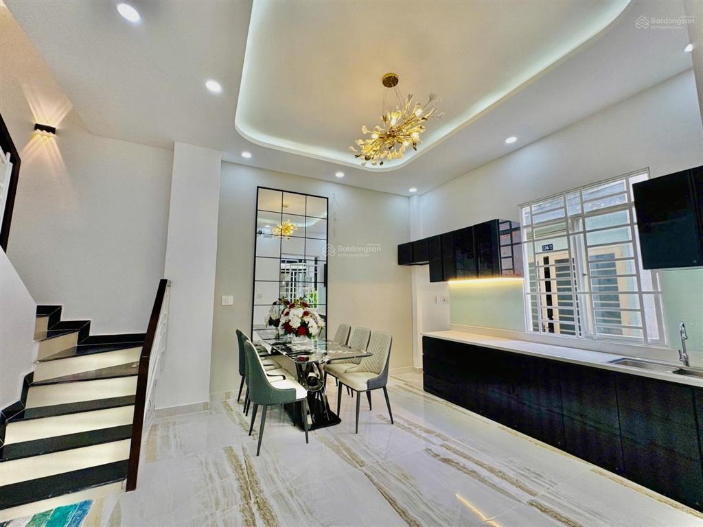 Nhà mới đẹp full công năng sử dụng  vị trí sát mặt tiền đường âu dương lân, phường chánh hưng