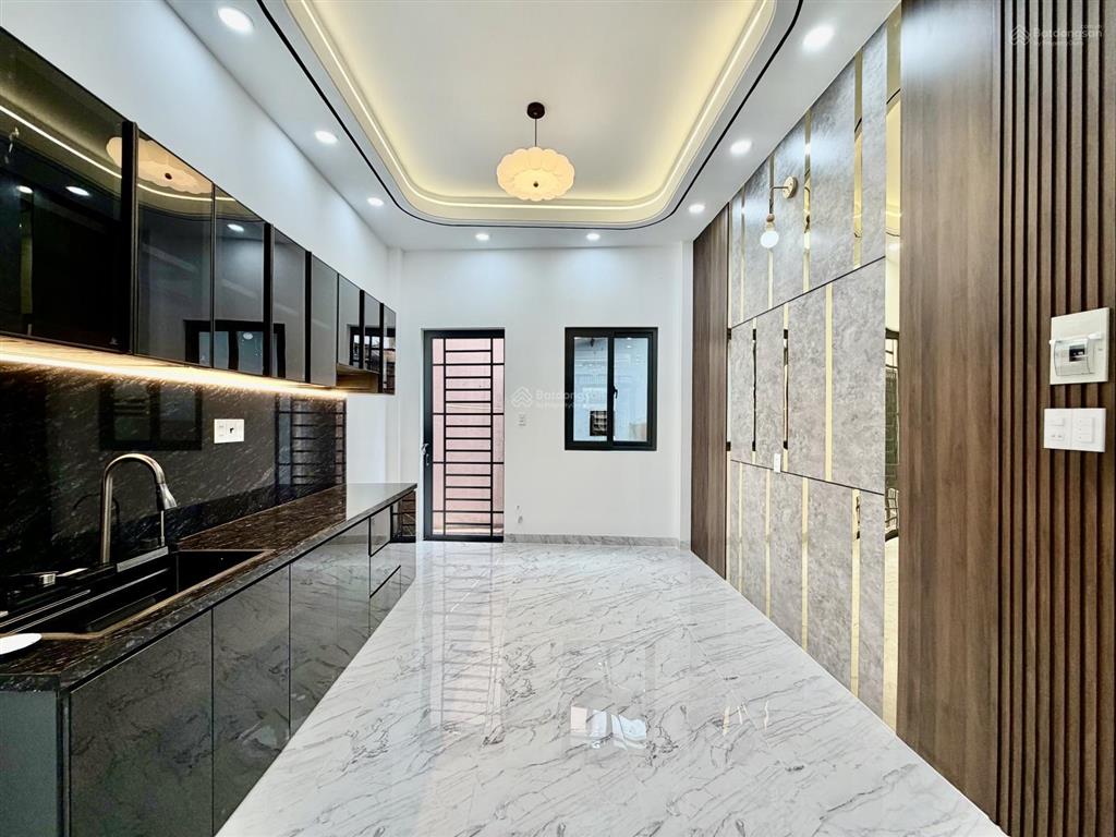 Bán nhà mới đẹp vị trí đắc địa hẻm xe hơi đường âu dương lân p2q8 cũ