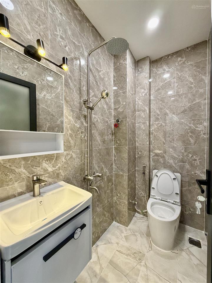 Bán nhà mới đẹp vị trí đắc địa hẻm xe hơi đường âu dương lân p2q8 cũ