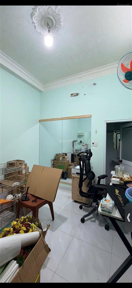 Nhà cho thuê nhà 3 tầng mặt tiền ngô thời nhiệm, quận phú nhuận.