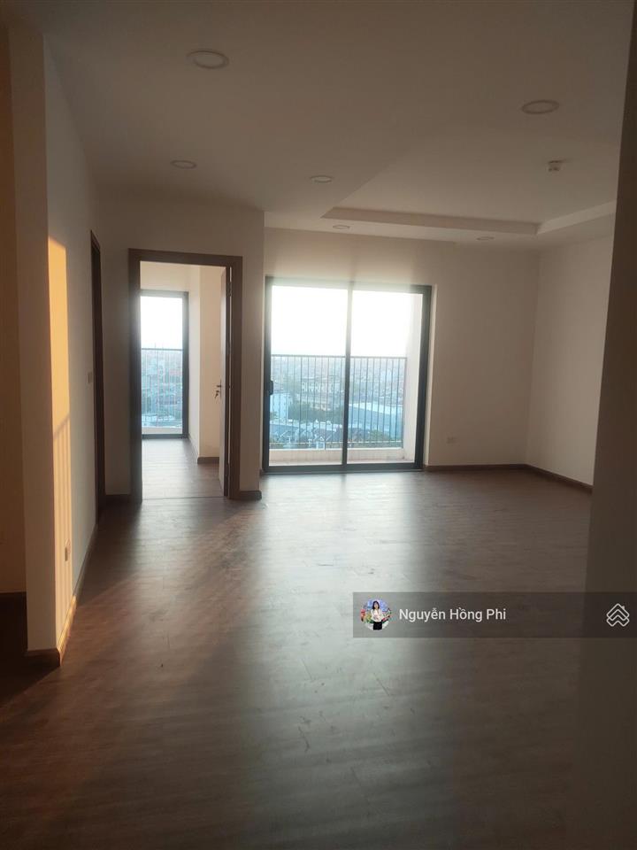 Bán ch 85m2 tòa l1 view hồ sài đồng giá 7 tỷ bao thuế phí, sẵn sổ, hỗ trợ vay ngân hàng