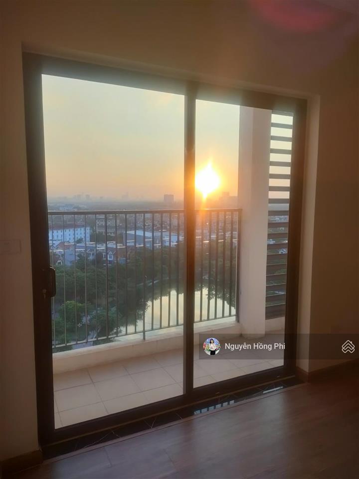Bán ch 85m2 tòa l1 view hồ sài đồng giá 7 tỷ bao thuế phí, sẵn sổ, hỗ trợ vay ngân hàng