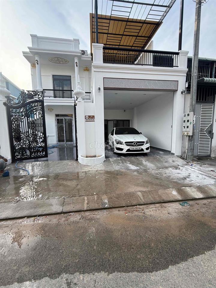 cần bán nhà mới xây đang cho thuê 15 triệu