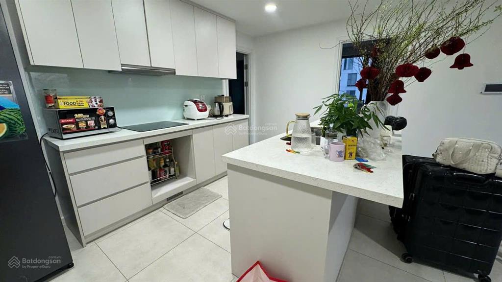 Kẹt tiền bán căn 3pn diện tích 102m2 tầng 20 full nội thất bán 7ty950  view sôg sg, xem nhà 24/07