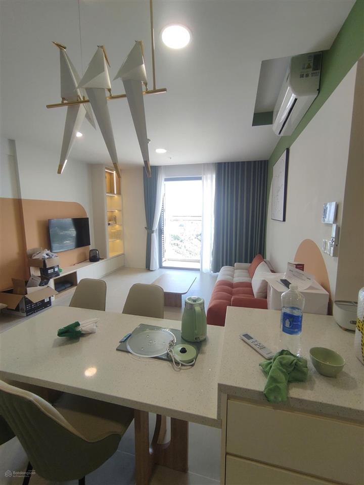 Em cần bán gấp 2pn 2wc giá 5.2tỷ tầng cao view lm81  sông full nội thất. xem nhà alo nghĩa