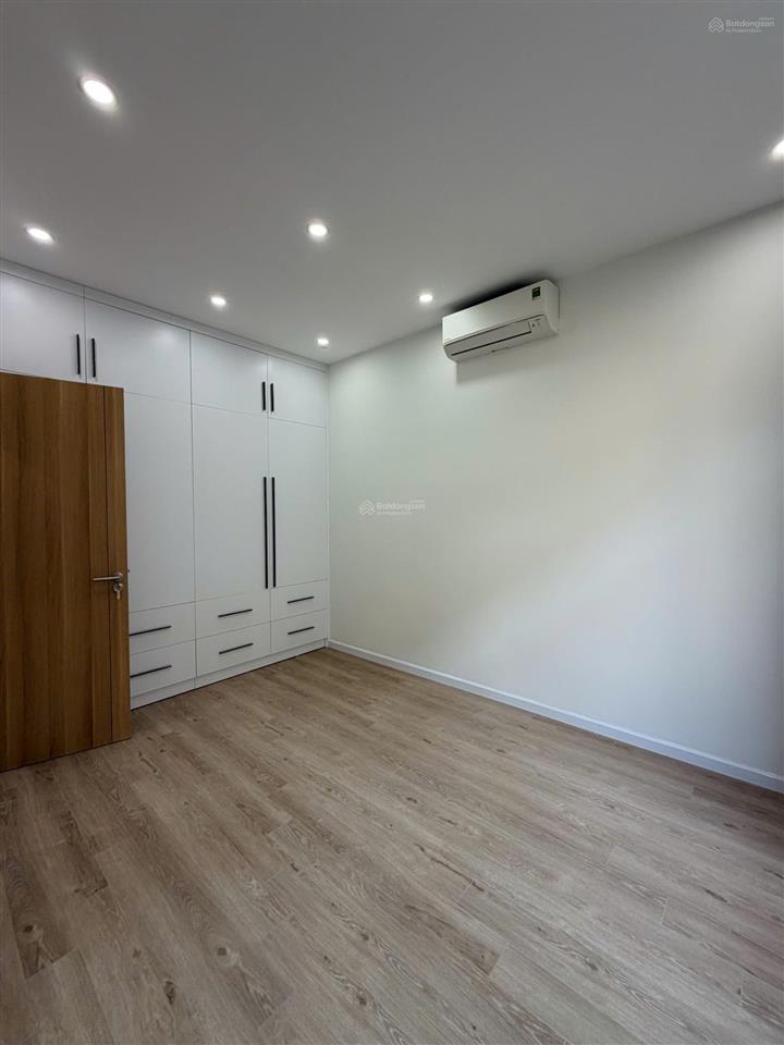 Cho thuê biệt thự khu d kđt ciputra, phú thượng, 5 phòng ngủ, nội thất cao cấp, gần trường qt unis