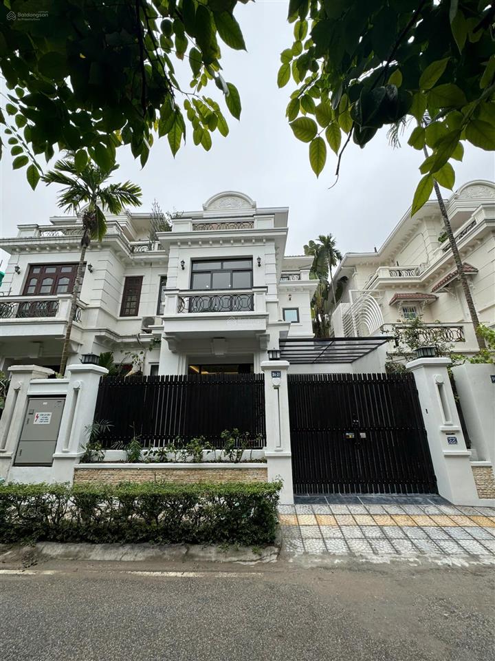 Cho thuê biệt thự khu d kđt ciputra, phú thượng, 5 phòng ngủ, nội thất cao cấp, gần trường qt unis