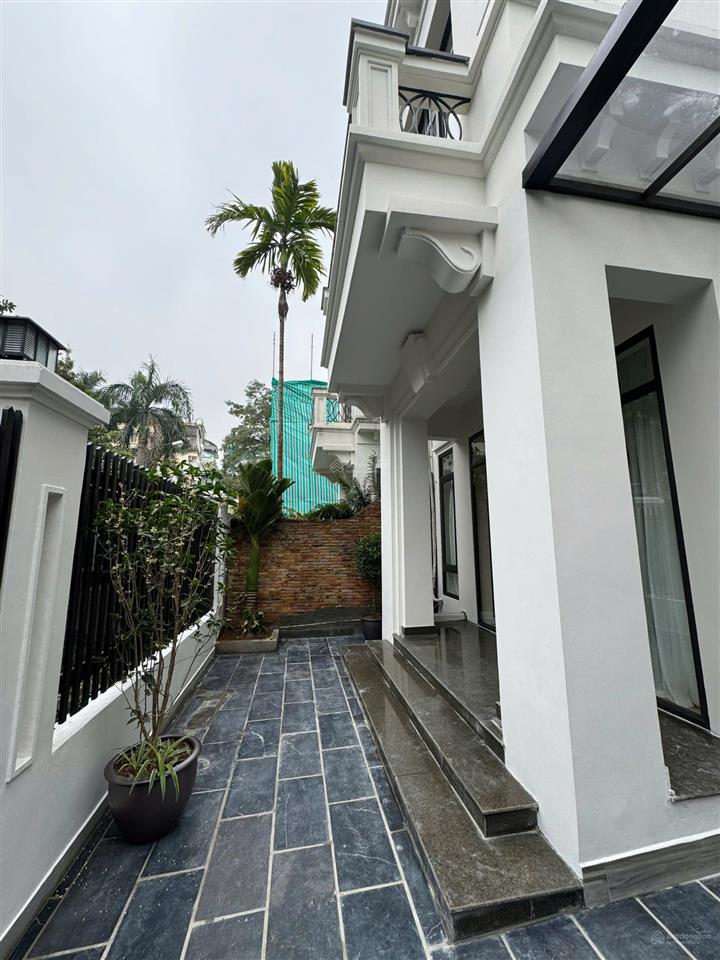 Cho thuê biệt thự khu d kđt ciputra, phú thượng, 5 phòng ngủ, nội thất cao cấp, gần trường qt unis