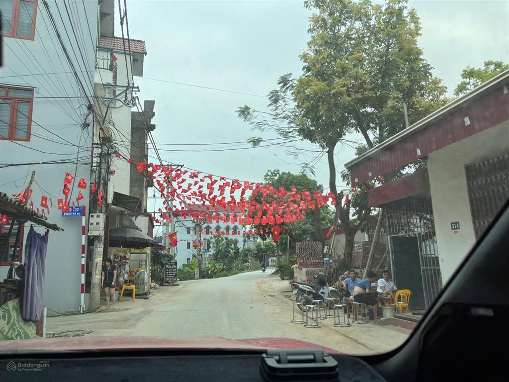 Bán 83m2 thổ cư  khu dân trí cao, gần chợ trường học, ngân hàng giá rẻ đầu tư xây nhà đều ổn