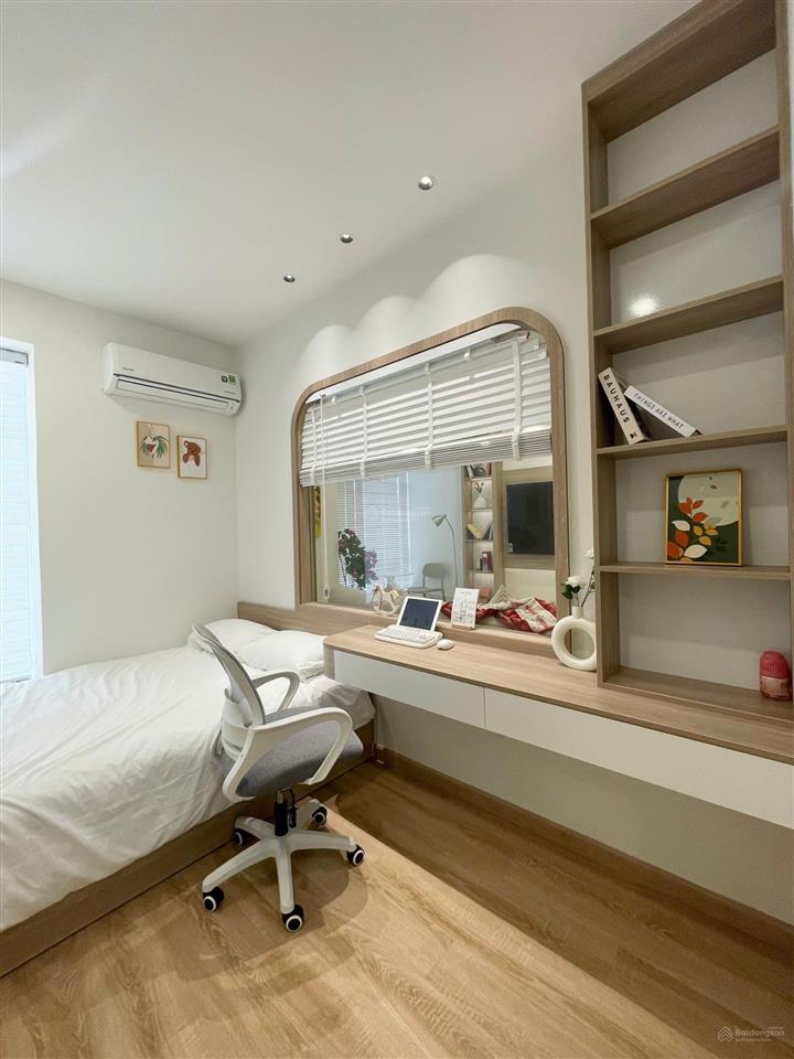 Bán gấp căn hộ sky garden 3, 6,6 tỷ, 71,52m2, 3pn, 2wc, đầy đủ nội thất