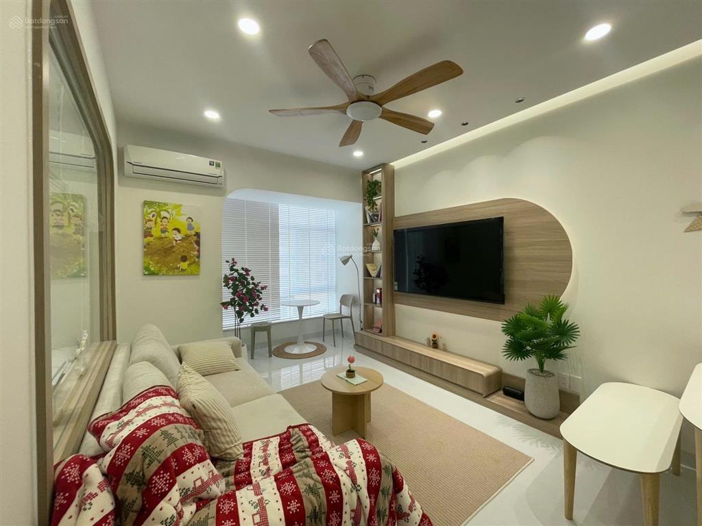 Bán gấp căn hộ sky garden 3, 6,6 tỷ, 71,52m2, 3pn, 2wc, đầy đủ nội thất