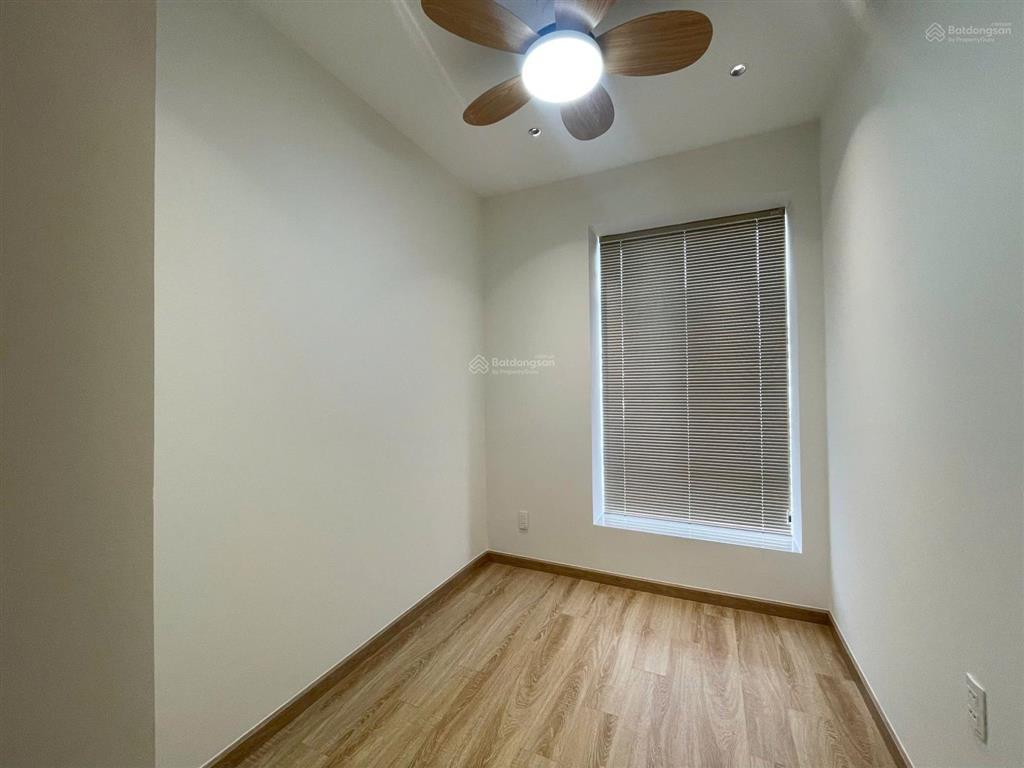 Bán gấp căn hộ sky garden 3, 6,6 tỷ, 71,52m2, 3pn, 2wc, đầy đủ nội thất