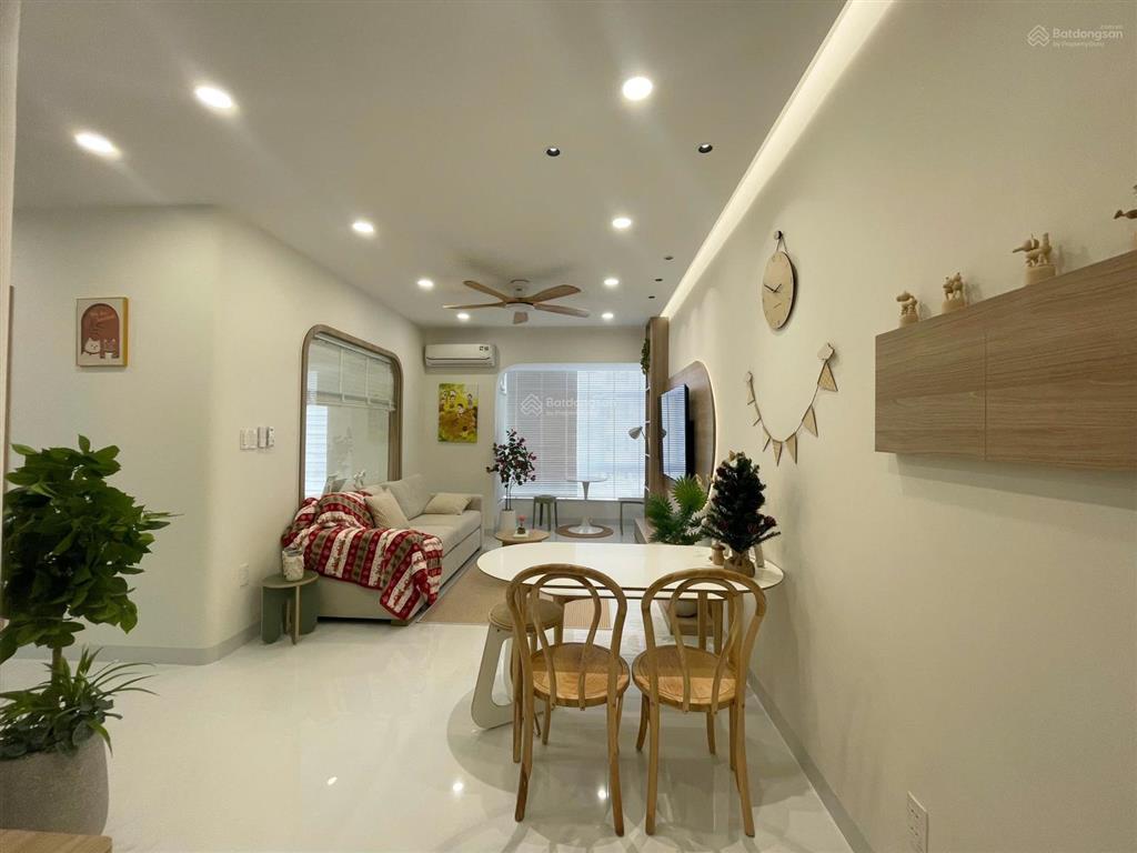 Bán gấp căn hộ sky garden 3, 6,6 tỷ, 71,52m2, 3pn, 2wc, đầy đủ nội thất
