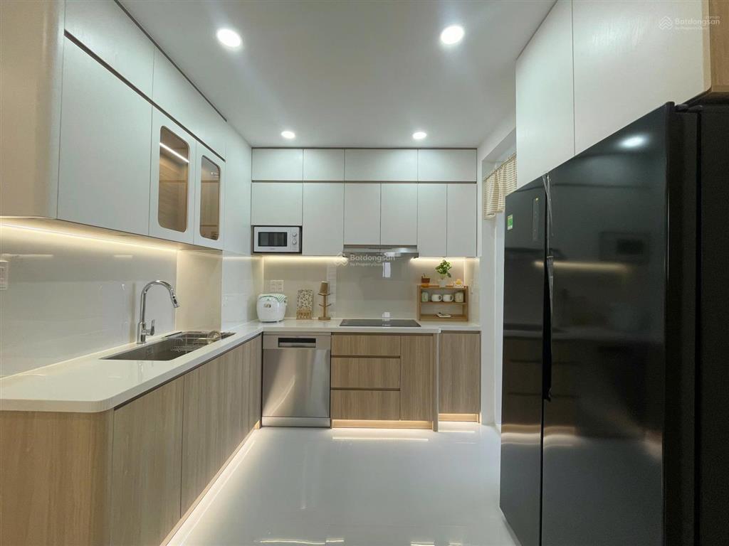 Bán gấp căn hộ sky garden 3, 6,6 tỷ, 71,52m2, 3pn, 2wc, đầy đủ nội thất