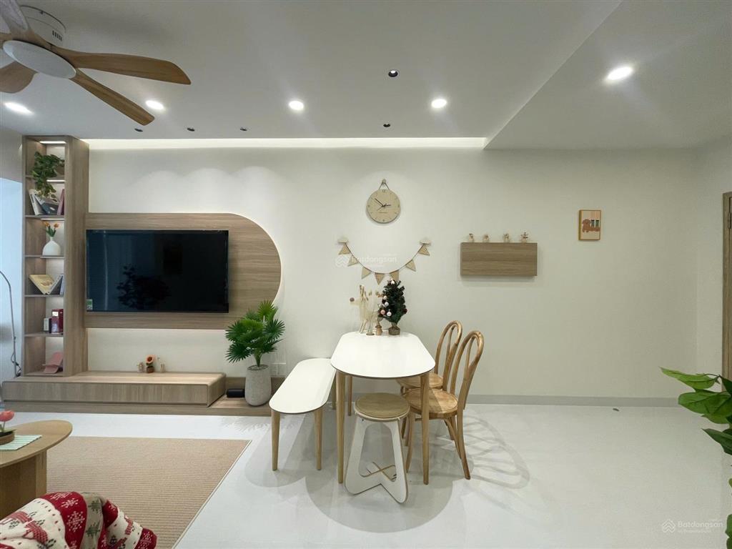 Bán gấp căn hộ sky garden 3, 6,6 tỷ, 71,52m2, 3pn, 2wc, đầy đủ nội thất
