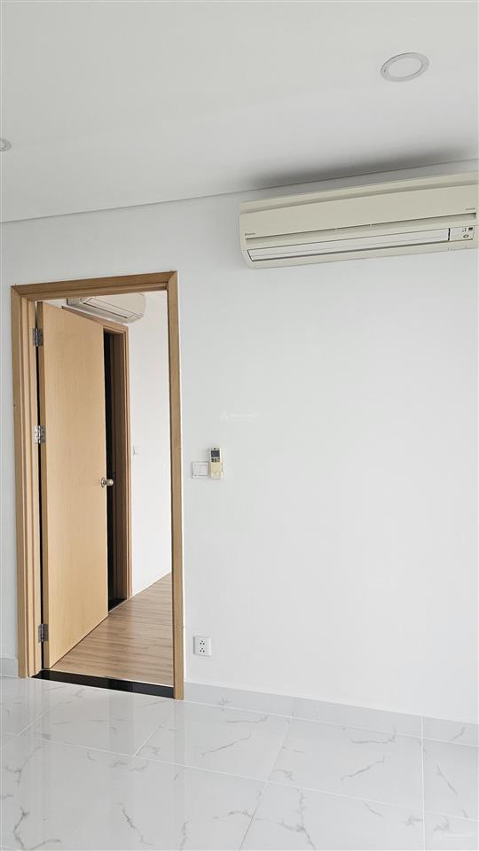 Cần bán gấp căn skyline 2pn2wc 66m2 tầng trung, nhà đầy đủ nội thất. giá 4,1 tỷ.  0901 646 ***