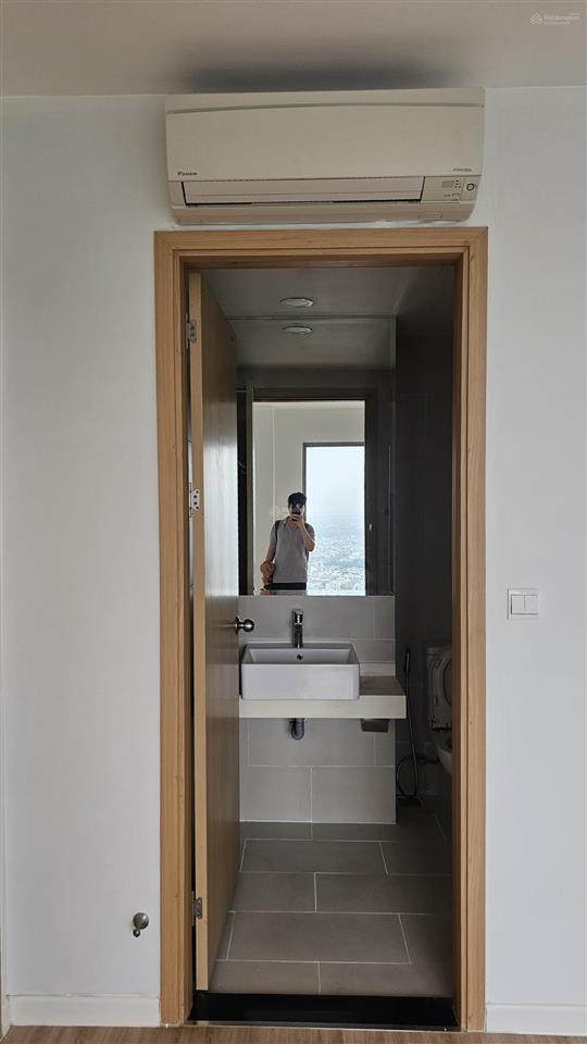 Cần bán gấp căn skyline 2pn2wc 66m2 tầng trung, nhà đầy đủ nội thất. giá 4,1 tỷ.  0901 646 ***