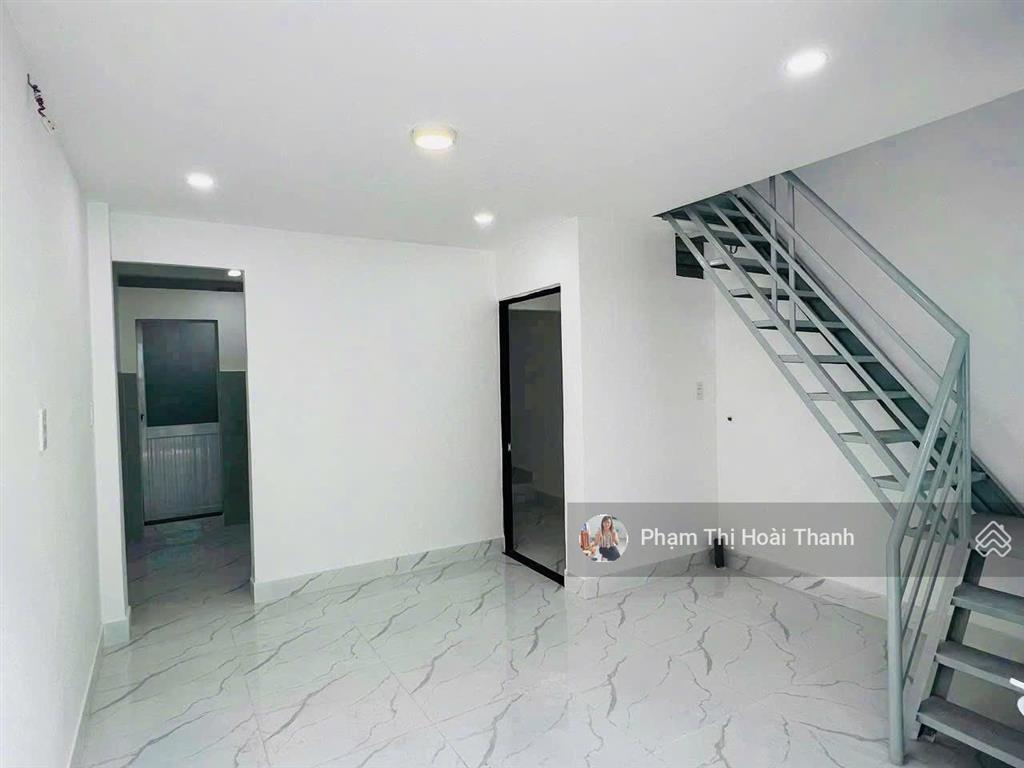 (2.99 tỷ) nhà 2 tầng  26m2  ngang 3.9m nở hậu tài lộc  ngay sau uỷ ban quận 9 gần khu biệt thự
