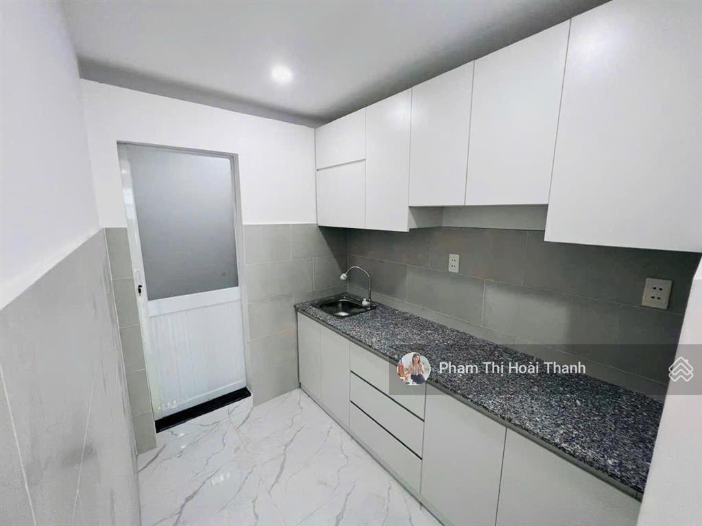 (2.99 tỷ) nhà 2 tầng  26m2  ngang 3.9m nở hậu tài lộc  ngay sau uỷ ban quận 9 gần khu biệt thự