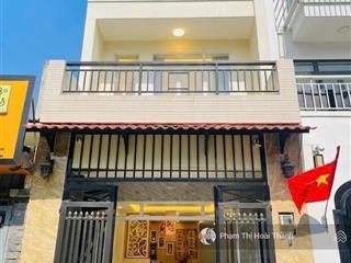 (10tr) chủ gửi cho thuê nhà 3 tầng hẻm xe hơi ngay sau chợ long trường