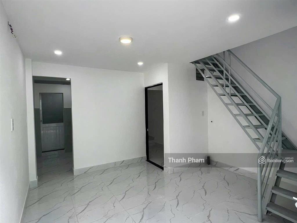 Hạ giá cực sâu, chỉ còn 2,99 tỷ nhà 2 tầng  26m2  ngang 3,9m nở hậu tài lộc  ngay sau ủy ban q9