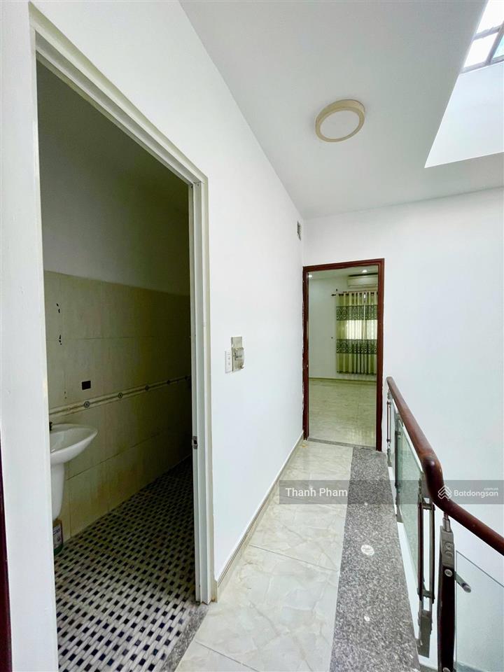 (8.5tr) cho thuê nhà 3 tầng hẻm xe hơi thông lã xuân oai, 63m2, 3pn, 3wc